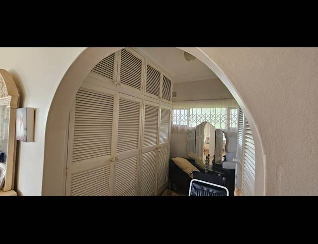4 BEDROOM HOUSE FOR SALE IN MANABA BEACH